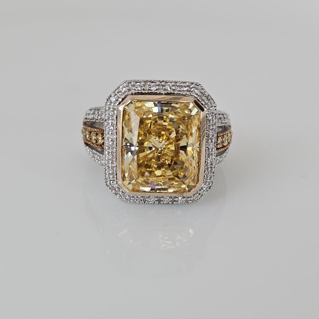 Victoria Wieck Large Fancy Cut Sapphire Diamond Simulant Ring Size 5 275$